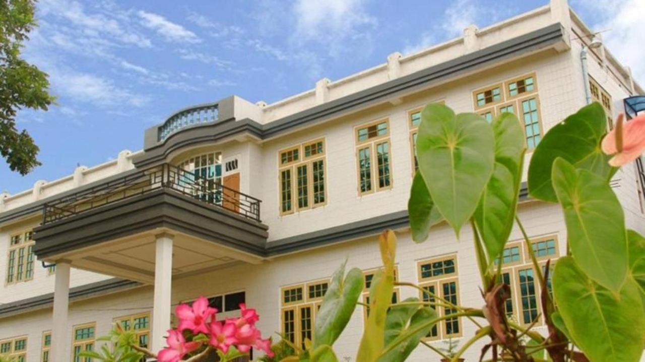 Ever Green Hotel Hsipaw Exteriör bild